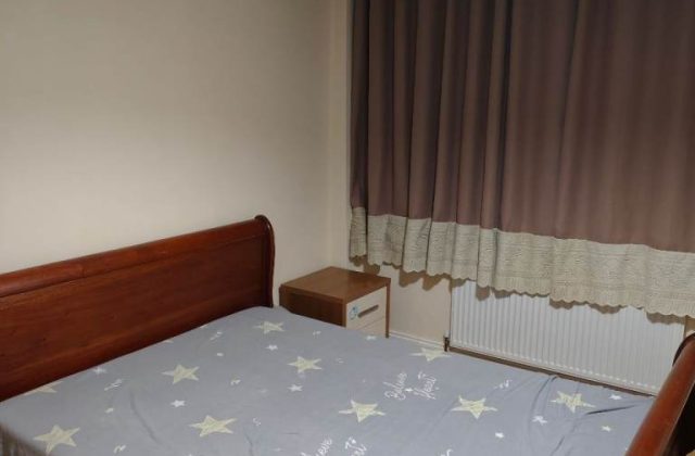 Double room available in E12